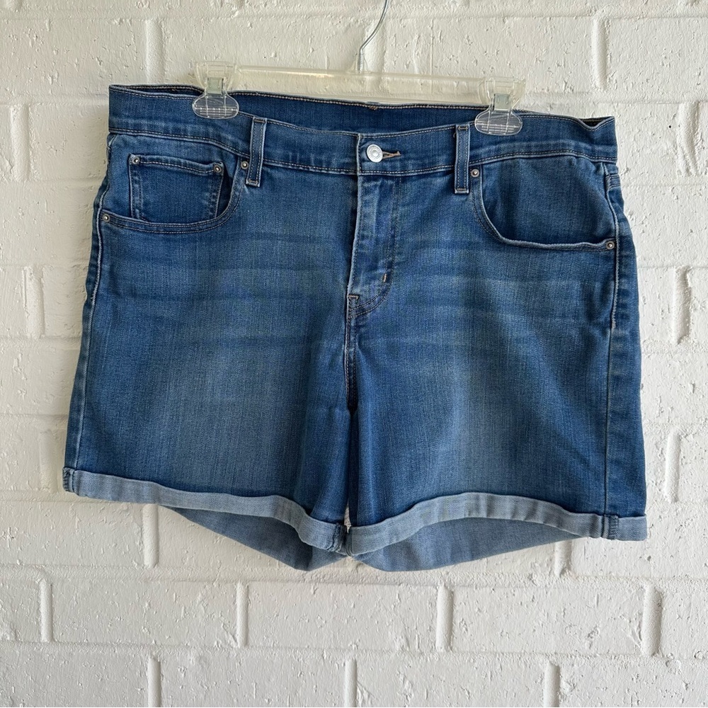 Levi's Medium Wash Blue Denim Shorts Roll Hem Coastal Cowgirl Size 32